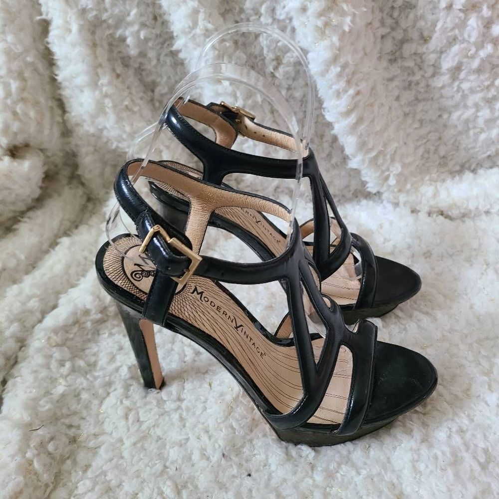 Modern Vintage Black Leather Strappy Heeled‎ Sandals sz 36